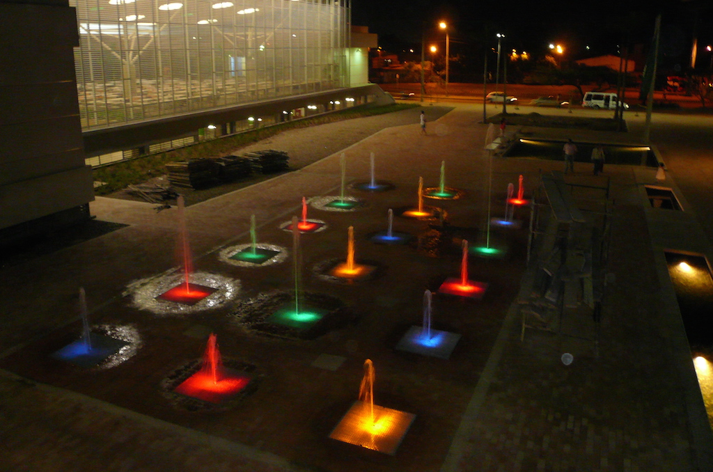 Diseño y construcción de Fuentes Interactivas Fuentes Musicales Fuentes Ornamentales Piscinas Spas Parques Acuáticos